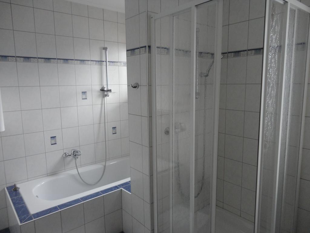 Panoramablickhotel - Lakeview Apartments אננהיים חדר תמונה